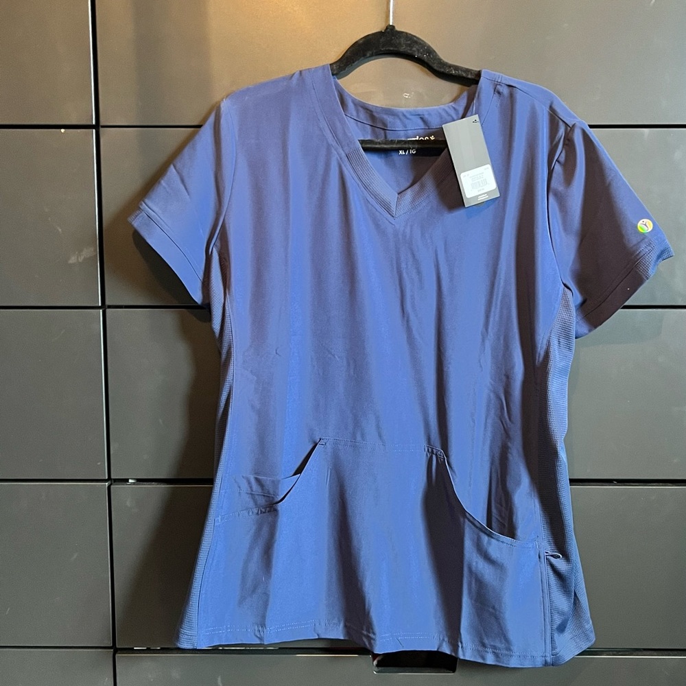 Women’s scrub top size xl